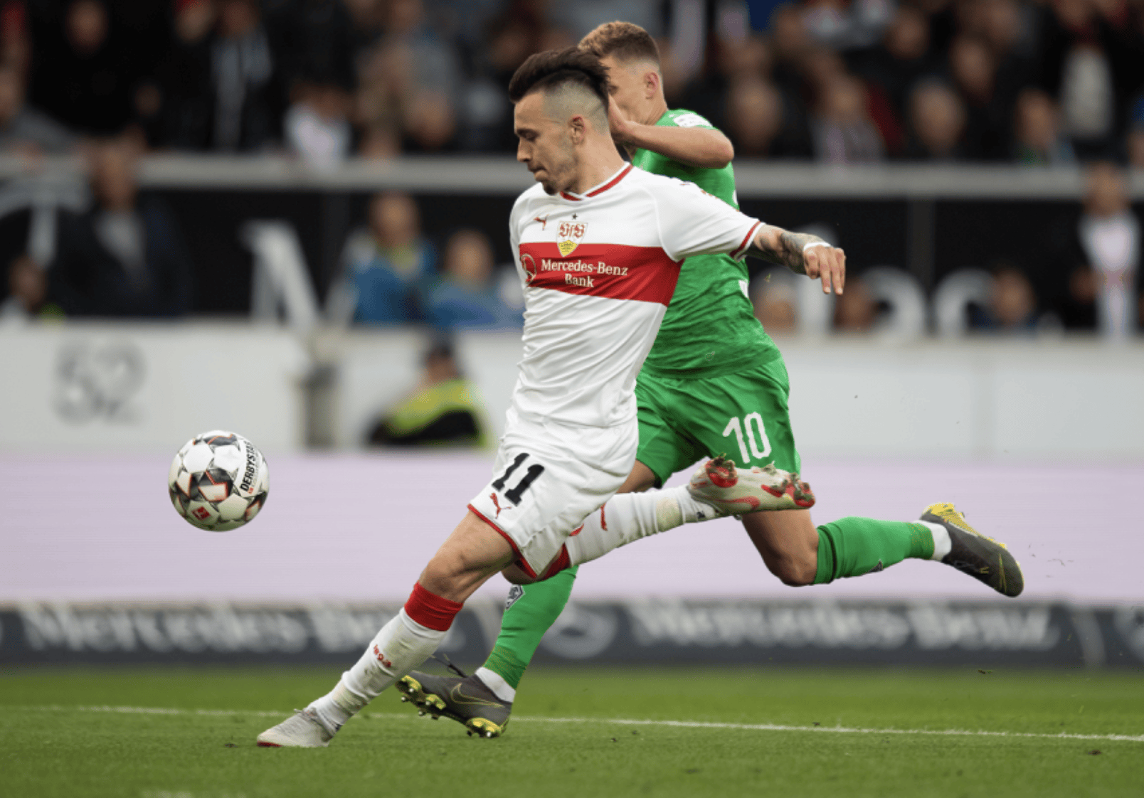 关于斯图加特球员展现出强大攻击力，轻松取得胜利的信息